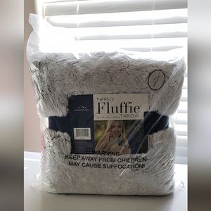 Tipped Fluffie Throw blanket